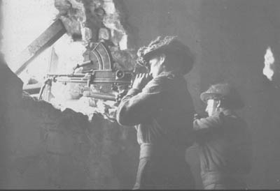 Regina Rifle soldiers manning a Bren gun.