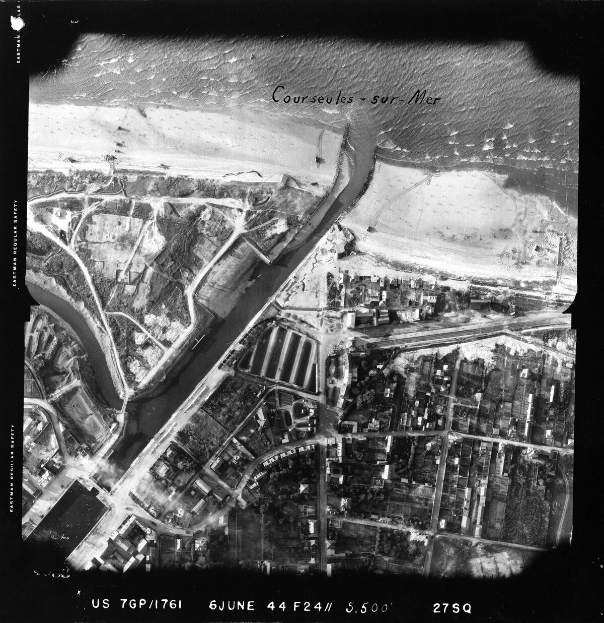 First-Hussars-D-Day-Landing.jpg